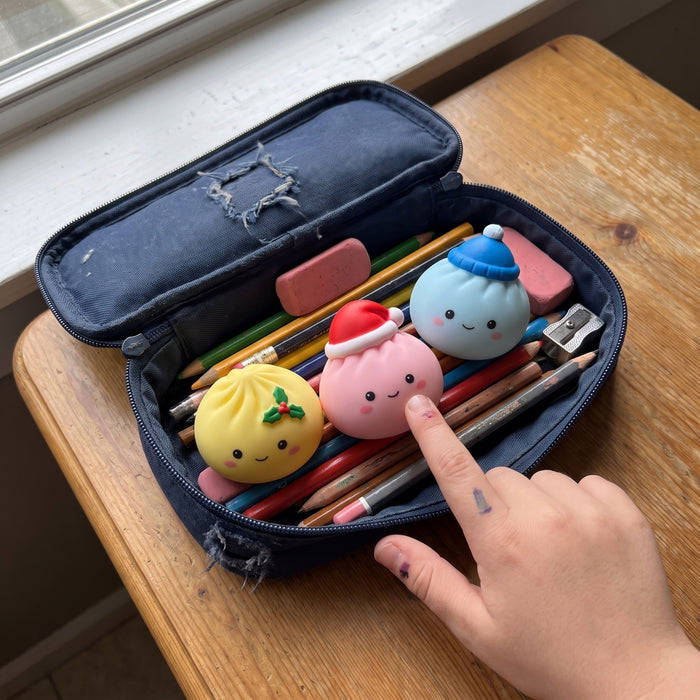 Dumplings squishy en un estuche escolar